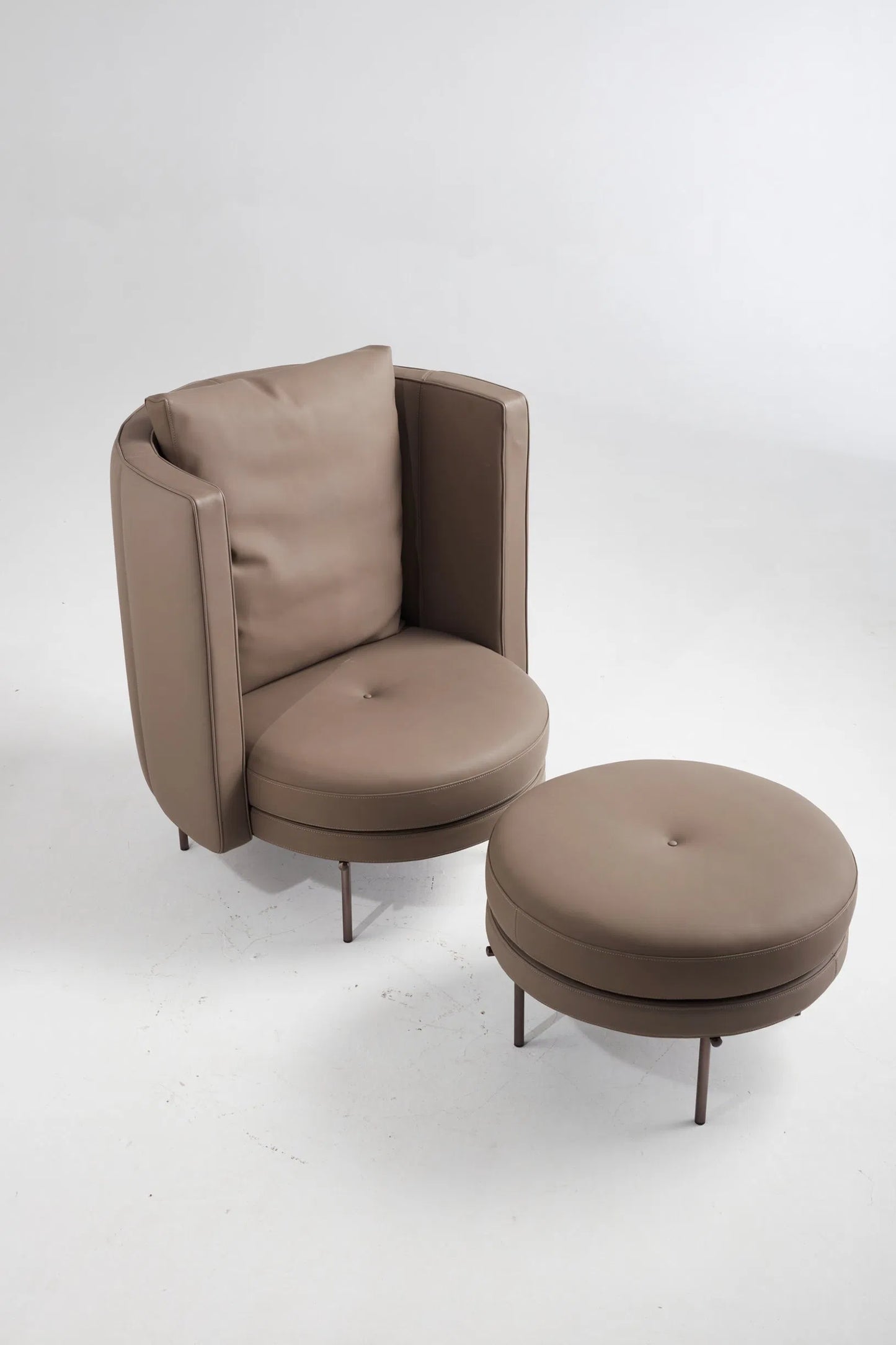 ORRO Chair x Ottoman